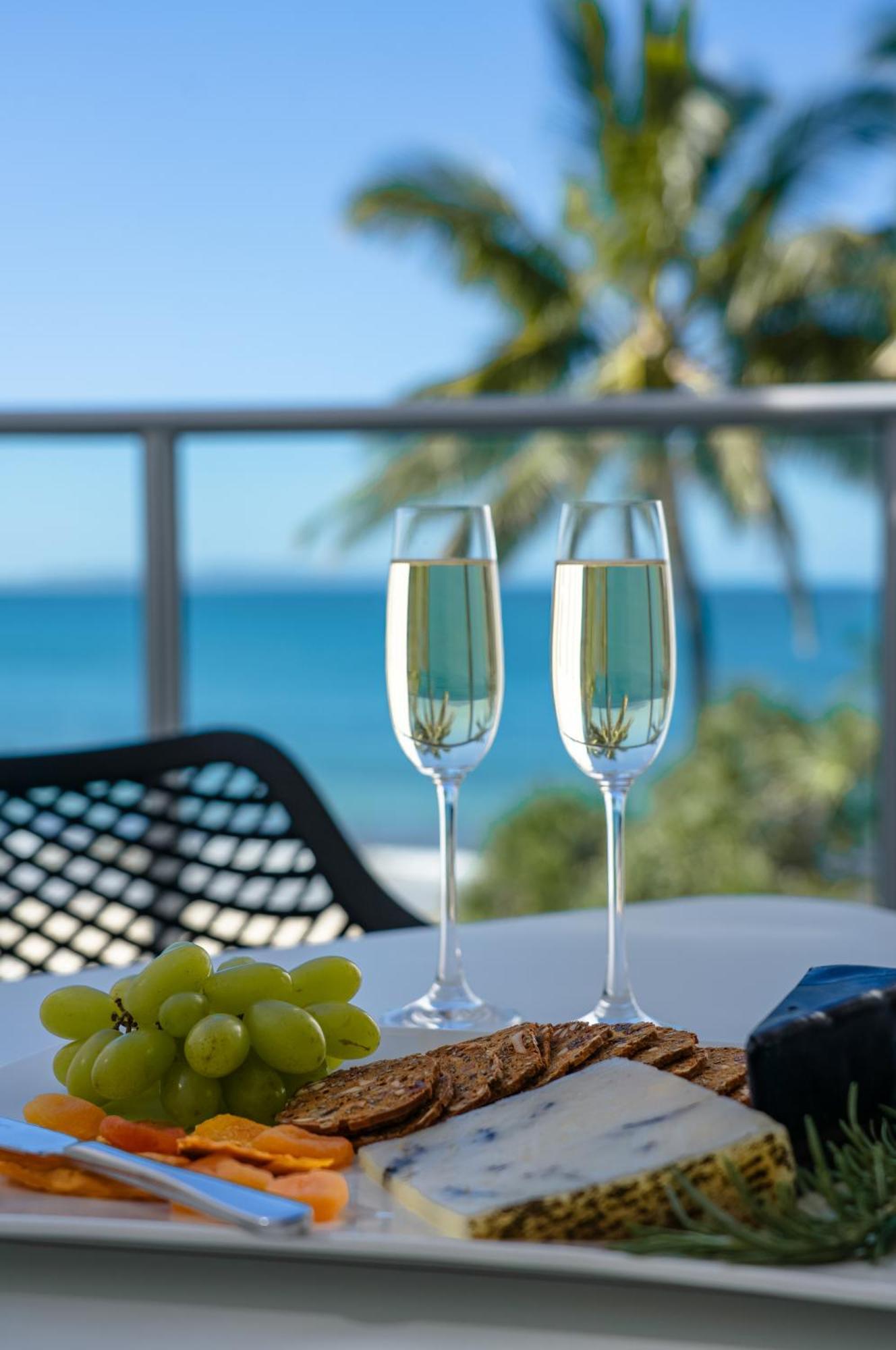 On The Beach Noosa Resort Екстериор снимка